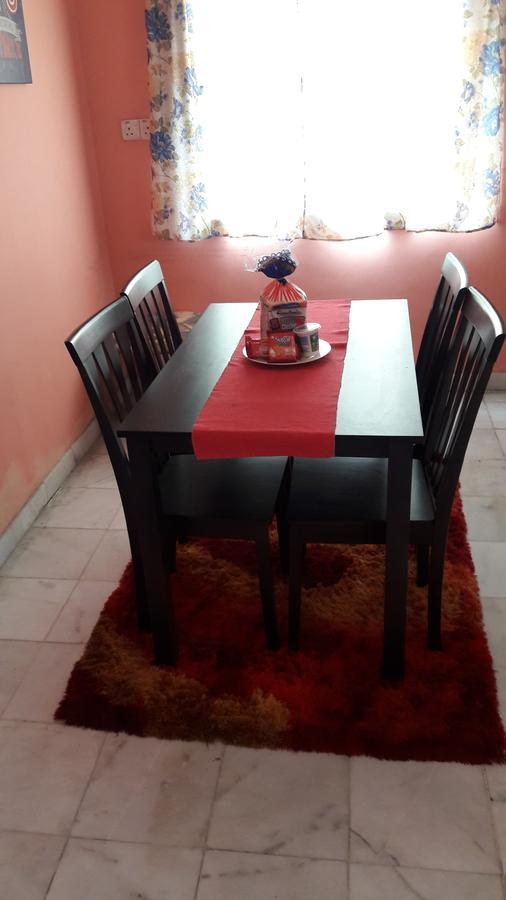 Nauriz Homestay Taman Seri Raia * Ipoh